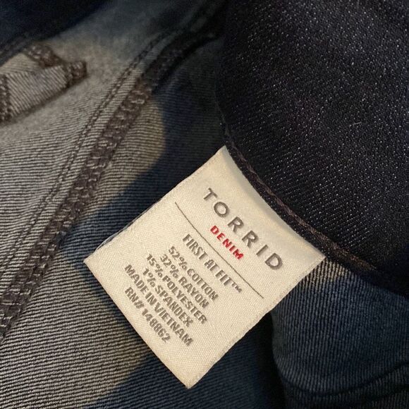 Torrid Jeggings Skinny Dark Wash Short Jeans - Picture 13 of 16